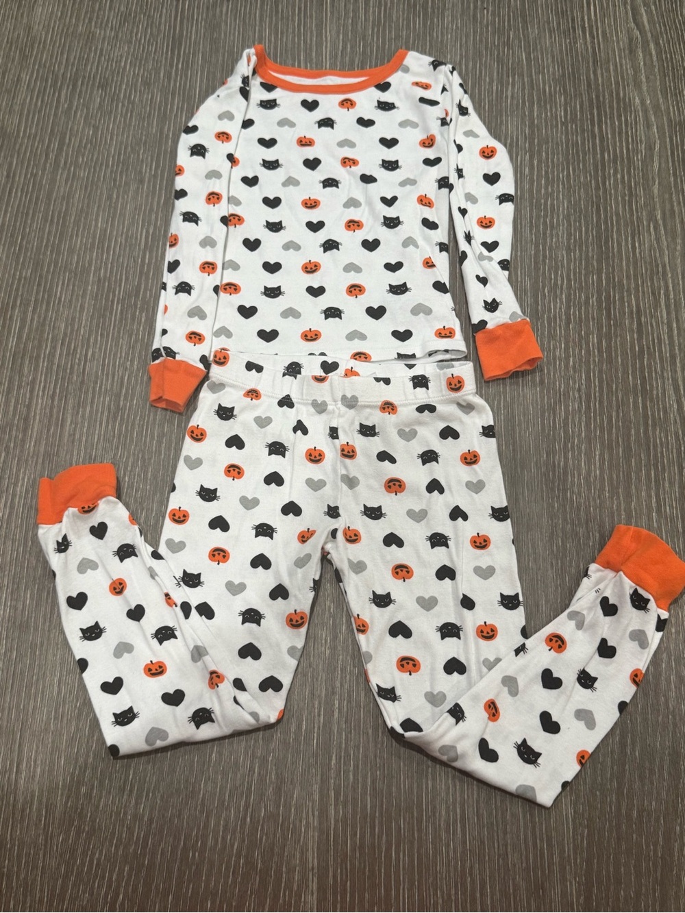 Used size 6 Way to Celebrate White Halloween Pumpkin & Cat One-Piece Pajama Set